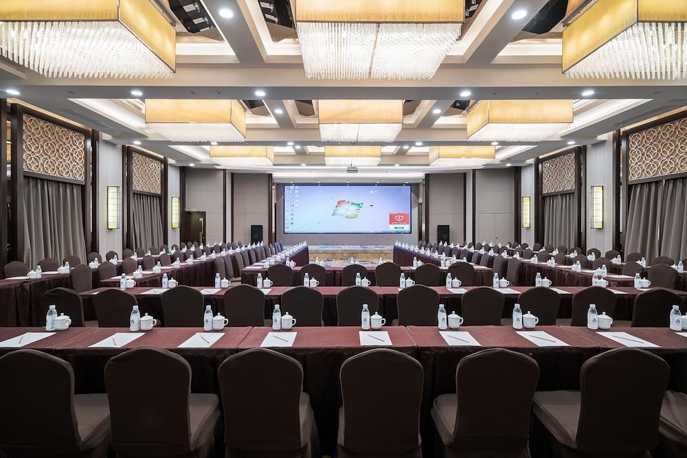 Minshan Lhasa Grand Hotel Чэнду Экстерьер фото