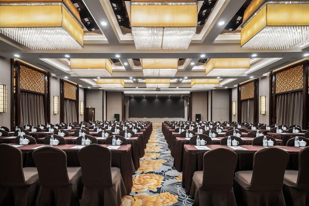 Minshan Lhasa Grand Hotel Чэнду Экстерьер фото