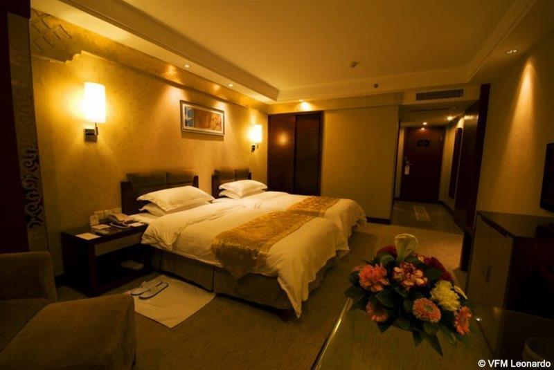 Minshan Lhasa Grand Hotel Чэнду Номер фото