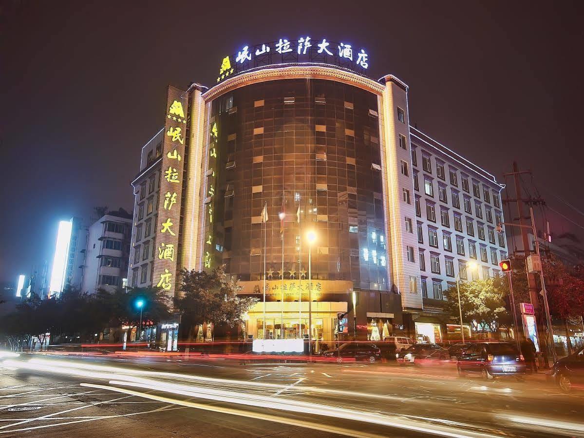 Minshan Lhasa Grand Hotel Чэнду Экстерьер фото